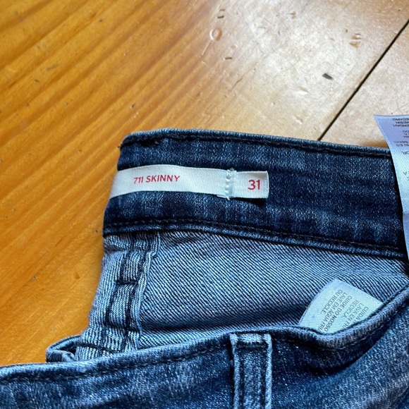 Levi’s 711 Jeans - Picture 2 of 4